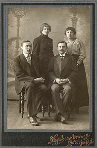 Кабинетъ портретъ.  На лицевой сторонѣ:   Художественная Фотографiя  На оборотной сторонѣ:   Художественная Фотографiя  Негативъ хранится. (Собранiе А.Л. Красоткина. Томъ XX).