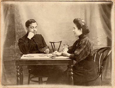 Игра въ карты.  Фото: 24,1х18,5 см.  Оборотъ чистый.(Собранiе А.Л. Красоткина. Томъ XX).