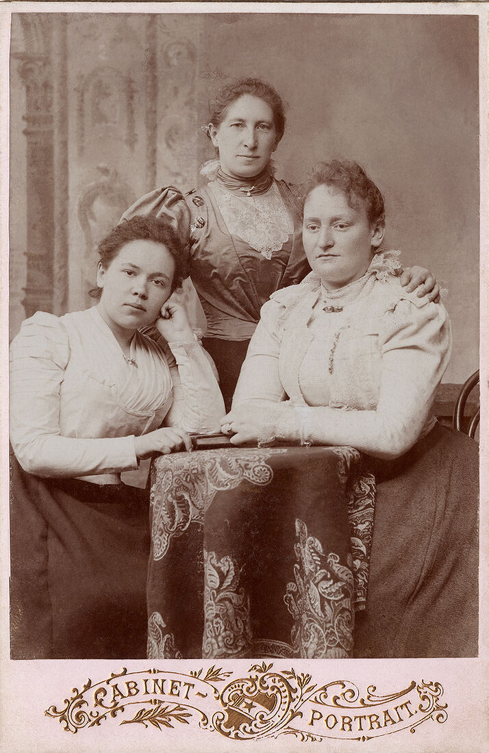 Кабинетъ портретъ.  На лицевой сторонѣ:  Cabinet Portrait  Оборотъ чистый. (Собранiе А.Л. Красоткина. Томъ XIII).