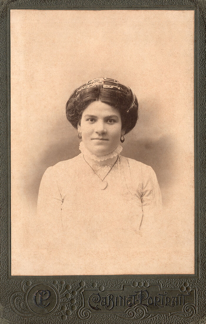 Кабинетъ портретъ.  На лицевой сторонѣ:  Cabinet Portrait.  Оборотъ чистый. (Собранiе А.Л. Красоткина. Томъ XVII).