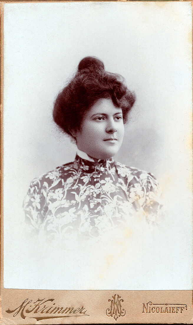 Визитъ портретъ.  На лицевой сторонѣ:  M. Krimmer Nicolaeff  На оборотной сторонѣ:  М. Криммеръ Николаевъ  Негативы Сохраняются. (Собранiе А.Л. Красоткина. Томъ XIX).