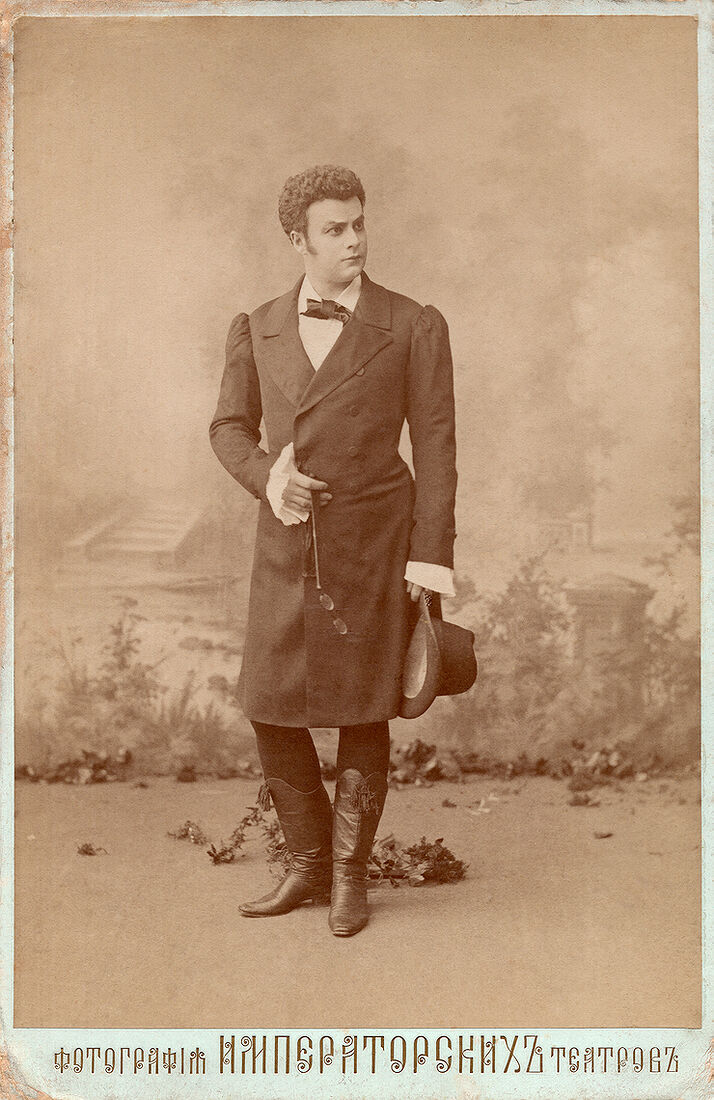 . Artists. img1743_22х14,5_small.jpg Леонидъ Георгiевичъ Яковлевъ - русскiй оперный пѣвецъ. Будуаръ портретъ (22х14,5 см) На лицевой сторонѣ: Фотографiя Императорскихъ театровъ На оборотной сторонѣ: Фотографiя Императорскихъ театровъ Въ Зданiи Марiинскаго Театра. (Собранiе А.Л. Красоткина. Томъ XX).