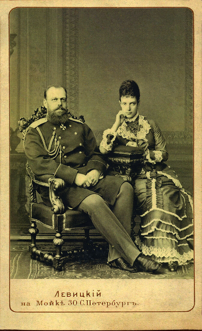 . Family Portrait. img1740_21,5х13,2_small.jpg Государь Императоръ Александр III и Государыня Императрица Марiя Ѳеодоровна. Фото: 21,5х13,2 см На лицевой сторонѣ: Левицкiй на Мойкѣ 30 С. Петербургъ На оборотной сторонѣ: Фотографъ Ихъ Императорскихъ Величествъ Левицкiй С. Петербургъ Казанская ул. №3. противъ Собора. (Собранiе А.Л. Красоткина. Томъ XX).