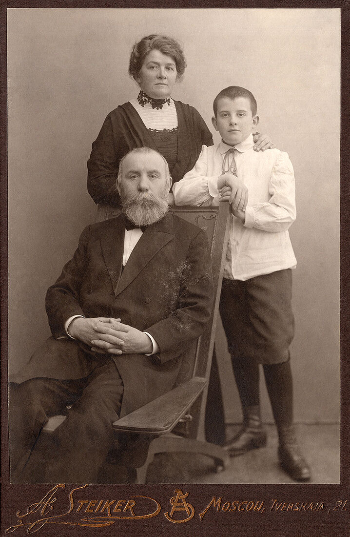 . Family Portrait. img1747_1_work.jpg Кабинетъ портретъ. На лицевой сторонѣ: A. Steiker Moscouu, Tverskaya, 21. На оборотной сторонѣ: Фотографiя А. Стейкеръ Москва, Тверская, 21. Между Газетнымъ и Брюсовскимъ пер. (Собранiе А.Л. Красоткина. Томъ XX).