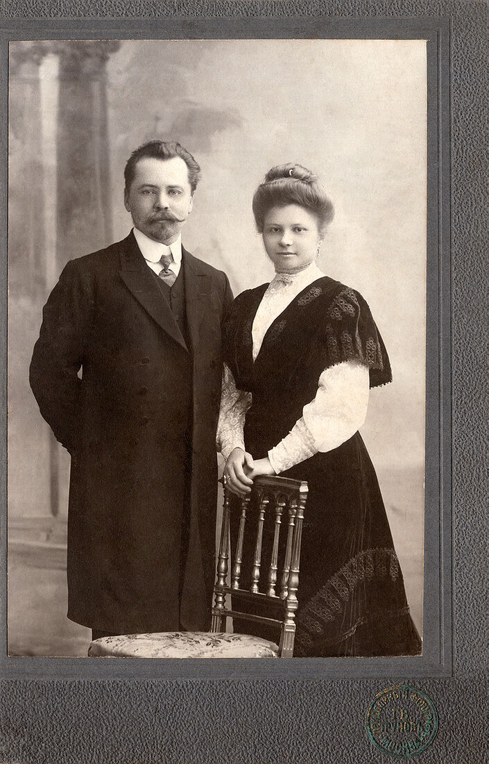 . Family Portrait. img1751_1_work.jpg Кабинетъ портретъ. На лицевой сторонѣ: Придворный фотографъ Г.В. Труновъ Москва На оборотной сторонѣ: Фотографiя Г.В. Трунова въ Москвѣ. Тверская ул. д. Лямина. въ Москвѣ. (Собранiе А.Л. Красоткина. Томъ XX).
