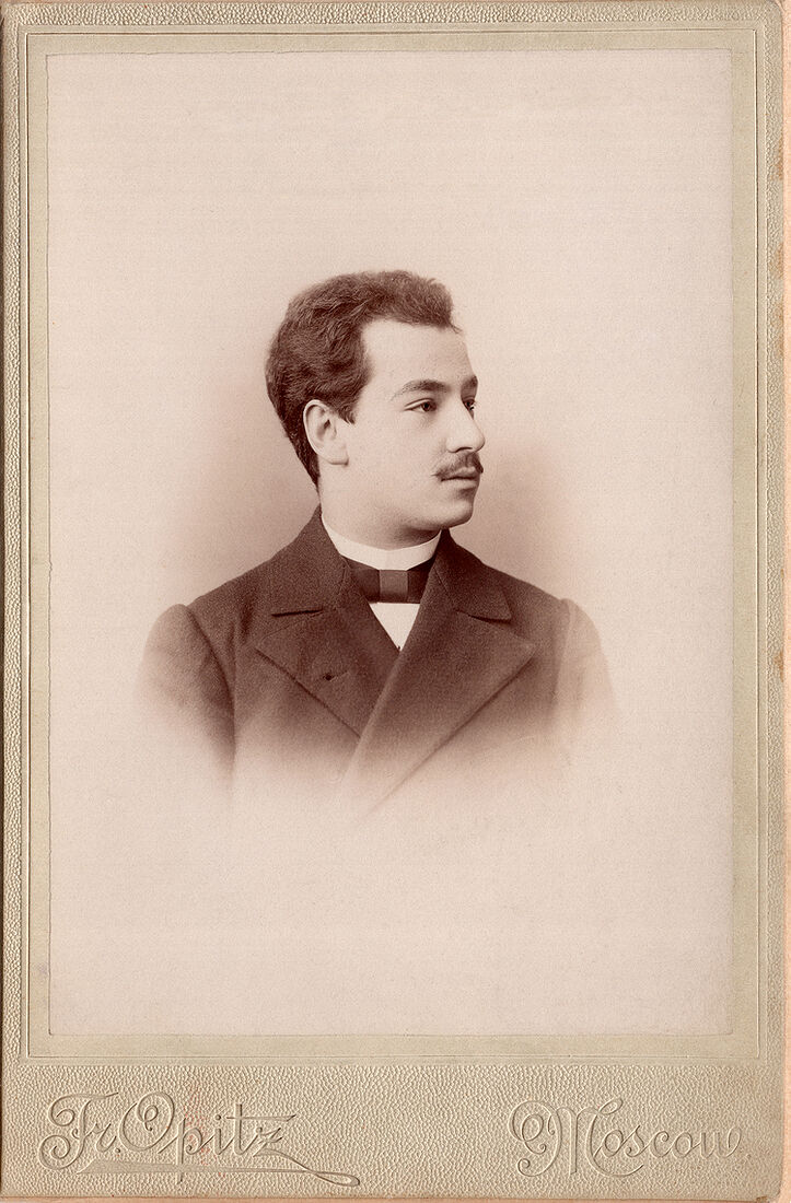 . Male Portrait. img1832_1_work.jpg Кабинетъ портретъ. На лицевой сторонѣ: Fr. Opitz Moscow. На оборотной сторонѣ: Фотографiя класснаго художника Фр. Опитцъ въ Москвѣ. Петровка д. Самарина Противъ Петровскаго монастыря. (Собранiе А.Л. Красоткина. Томъ XX).