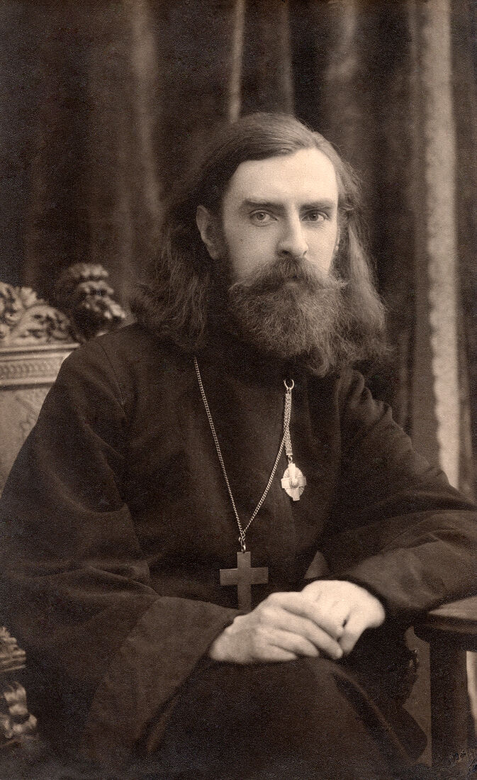 . Учебныя заведенiя. img1765_4_work.jpg Священникъ со знакомъ кандидата богословiя состоящемъ въ духовномъ санѣ. Открыточный форматъ. На оборотной сторонѣ: письмо, написанное карандашемъ и впослѣдствiи стертое. адресовано М.И. Кани... подпись Николай Ил.... 3/III/1922. (Собранiе А.Л. Красоткина. Томъ XX).